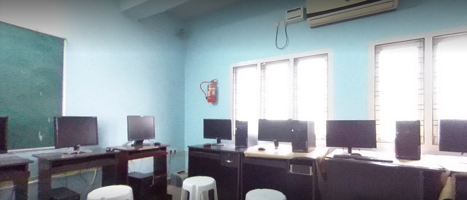 computer lab at Laurus-the school of excellence
